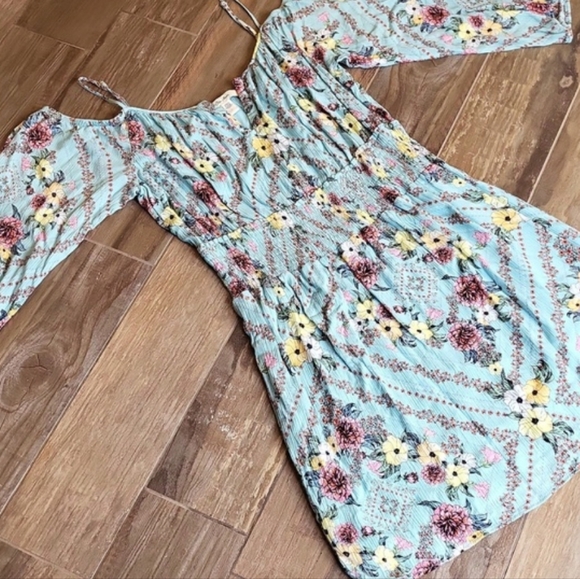 M/L Ella Moon Floral Off the Shoulder Elastic Waist Lined Dress - Picture 3 of 11